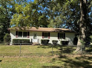 745 Crane Ln, Lexington, MO 64067