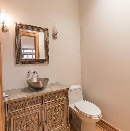 4th image of 1457 W Wolfram St #1F