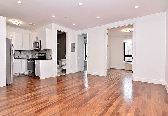 2nd image of 695 Jefferson Ave APT 2R