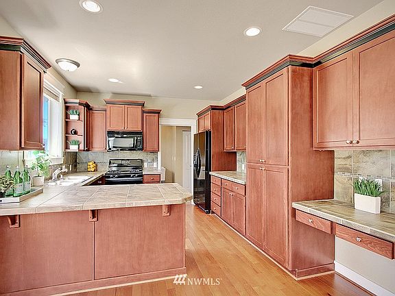 3rd image of 18306 121ST Street E