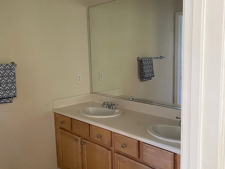 422 S Central Pkwy — Photo 9