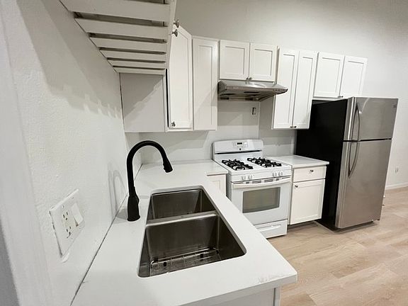 5th image of 5352 Westminster Dr #B2