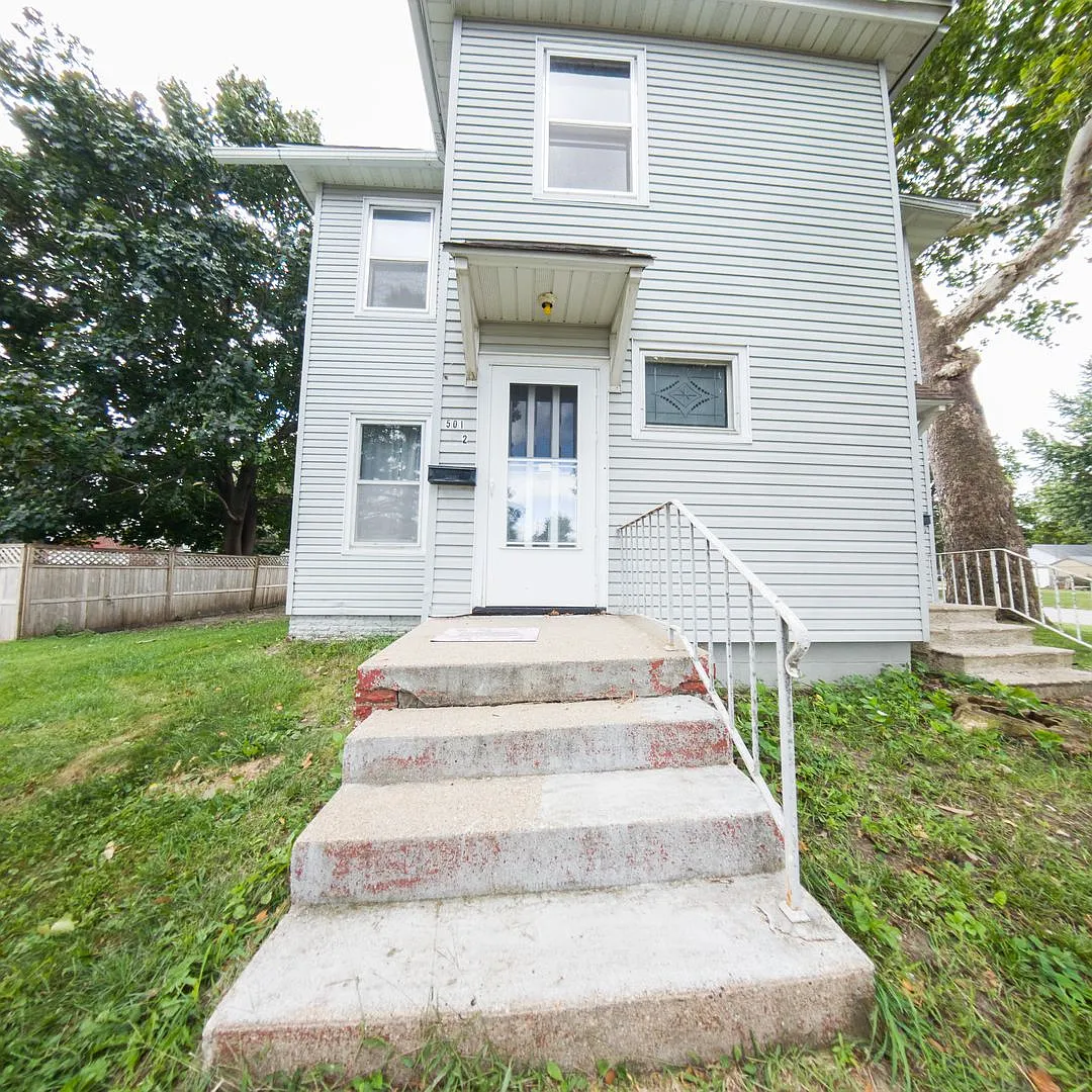 501 E Lincoln Way — Photo 3