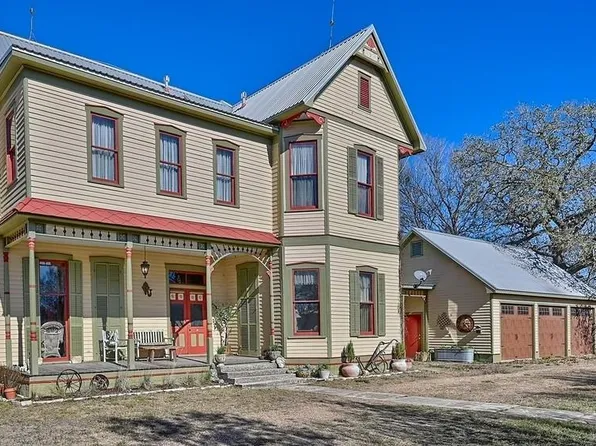 1 Bednar Ln, La Grange, TX 78945