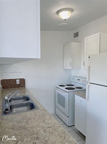 1st image of 318 NW 30th Ave #0