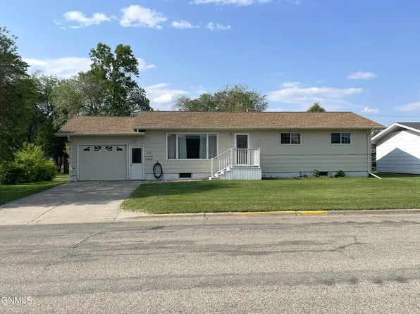 265 Main St, Carrington, ND 58421