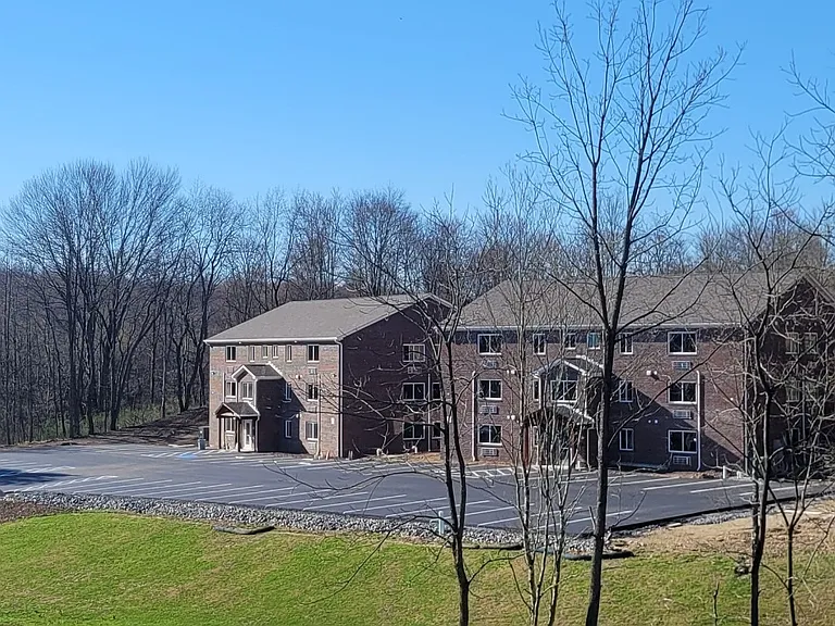 Hampshire Estates Apartments and Self Storage — Photo 30