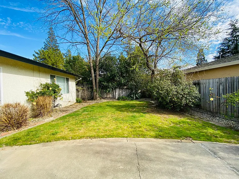 8942 2nd Ave — Photo 33