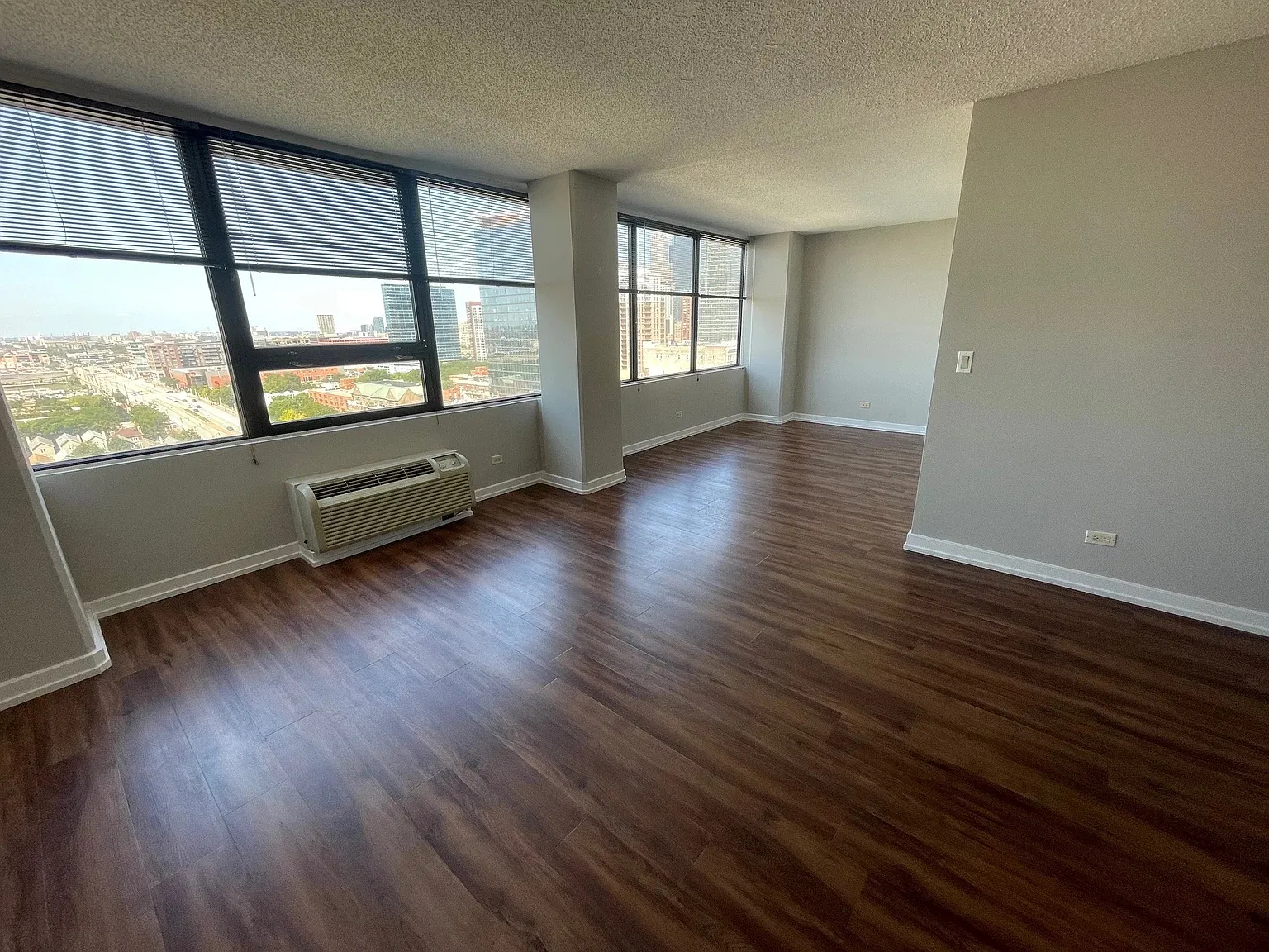 Studio, 1.0 bath, 555 sqft, $1,977 — Photo 1