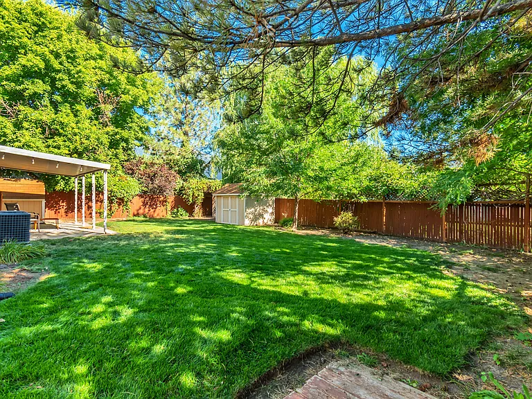 582 E Meadow Hill Dr — Photo 19