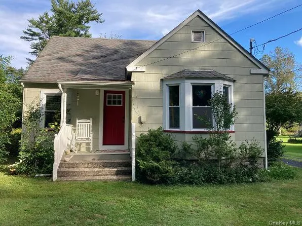 104 Canal Drive, Godeffroy, NY 12729