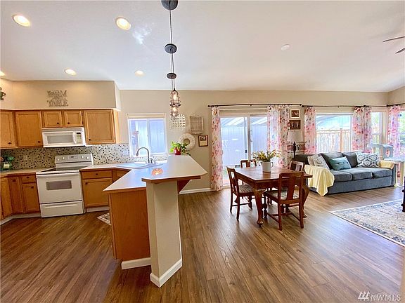 5th image of 4615 Denton Ln SE