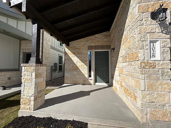 3rd image of 1028 Legend Milton Ln
