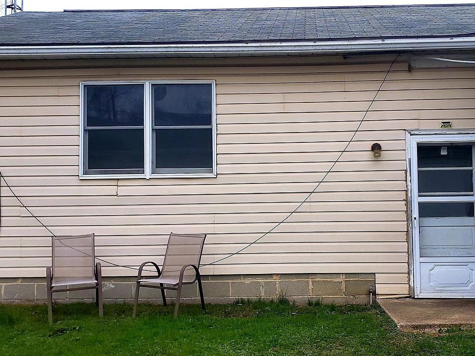 2nd image of 552 Lincoln St #2