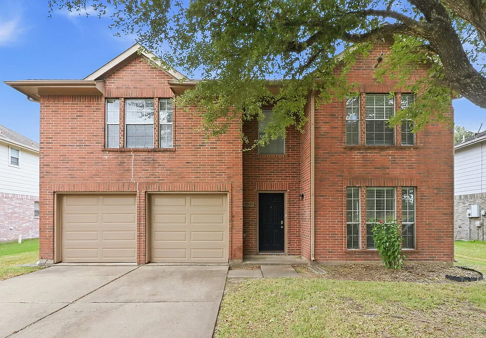 4805 E Parma Dr