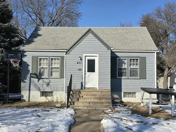 407 W 3rd St, Hays, KS 67601