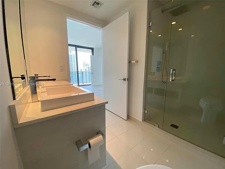 45 SW 9th St #3703 — Photo 33