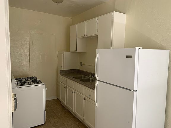 5th image of 422 S Grand View St #M503