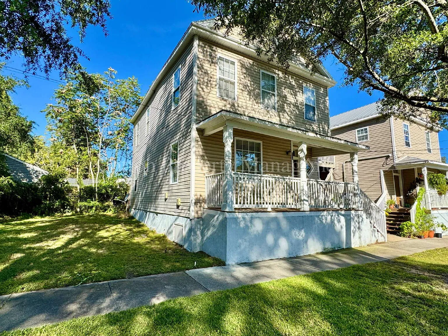 2 bed, 1.0 bath, 746 sqft, $1,425 — Photo 2