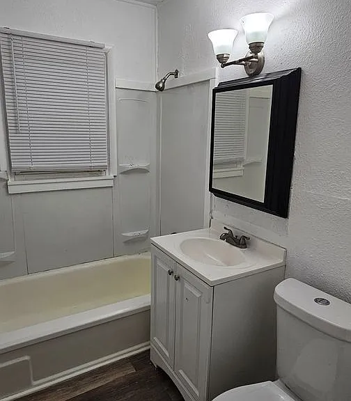 10716 Bennington Ave — Photo 16