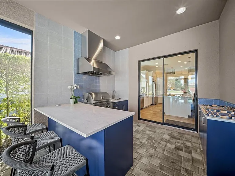 9361 Terresina Dr — Photo 26