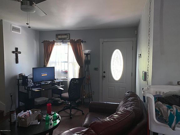 5th image of 2444 Wilmont Ave