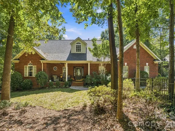 232 Pebble Stone Ln, Matthews, NC 28104