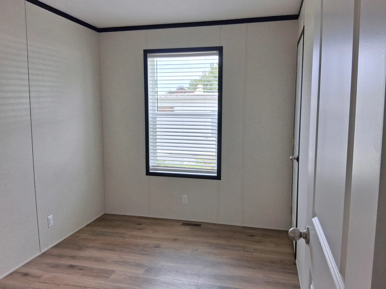 3 bed, 2.0 bath, 1056 sqft, $1,095 — Photo 3