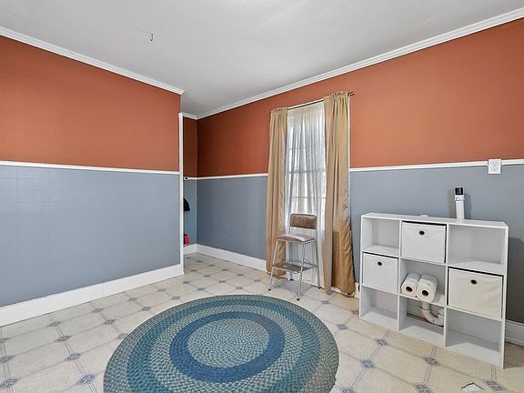 5th image of 107 Saylors St