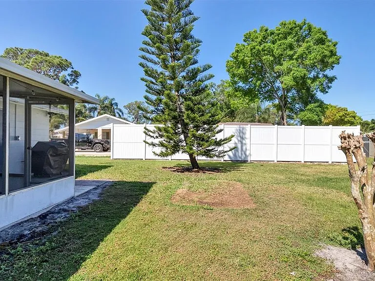 2323 Doud St — Photo 34