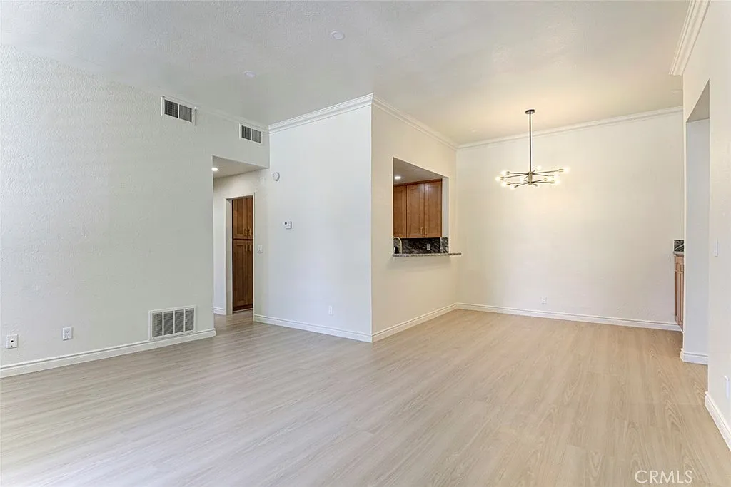 2 bed, 1080 sqft, $3,280 — Photo 3