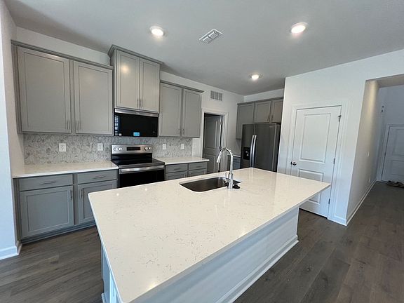 3rd image of 1524 31st Street Ct NE