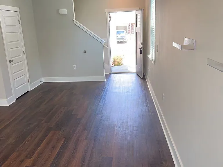 6034 Hillside Ln — Photo 4