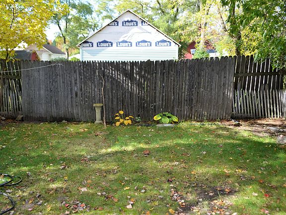 4th image of 1727 Longyear Ave