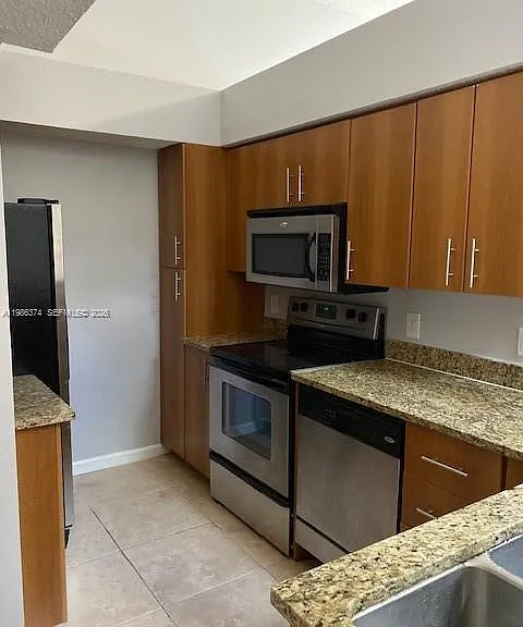 1385 Crystal Way #L — Photo 3