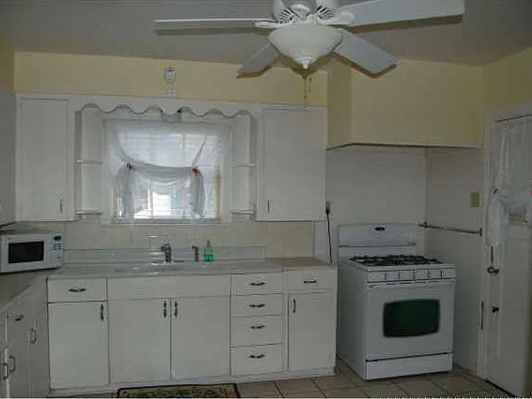 1308 Crestwood Rd — Photo 4