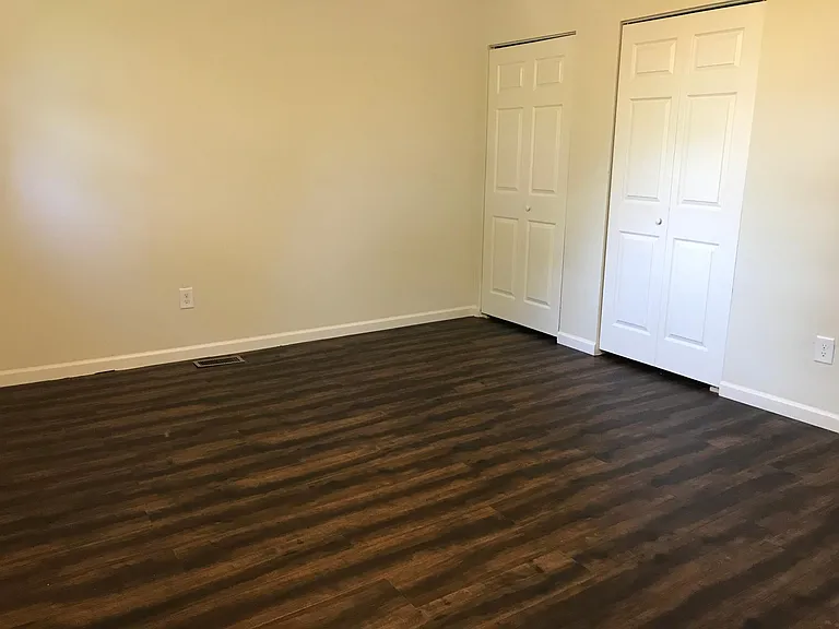 105 Village Ln — Photo 9