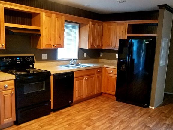 Spacious kitchen with great cabinet space