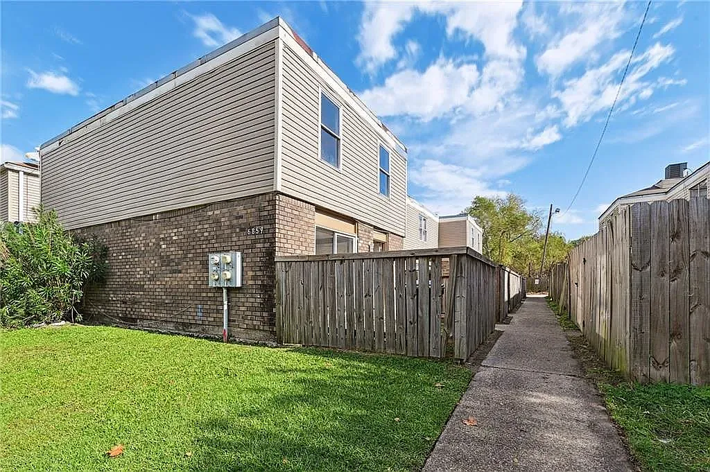2 bed, 1000 sqft, $1,400 — Photo 1