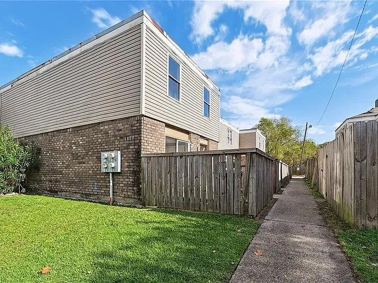6859 Mayo Blvd #C — Photo 1