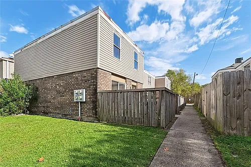 6859 Mayo Blvd #C Photo 1