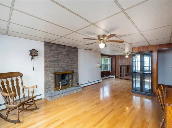 40 Centre St E, Rumford, RI 02916