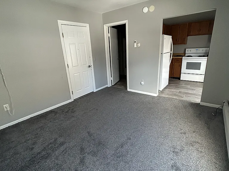 205 E Maple St #4 — Photo 2