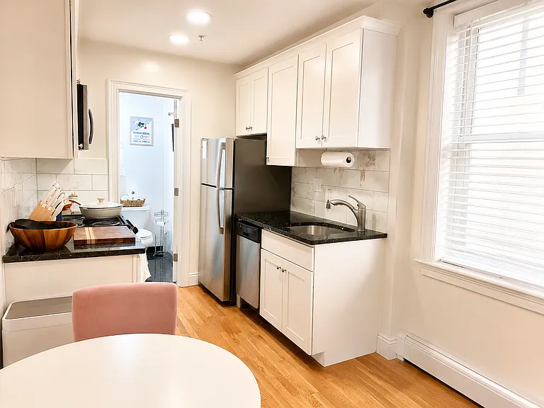 90 W Cedar St #1M — Photo 1