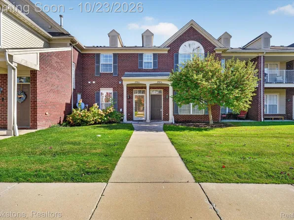 29876 Fox Run Cir, Warren, MI 48092