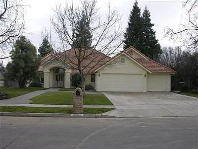 5298 E Hamilton Ave photo 1