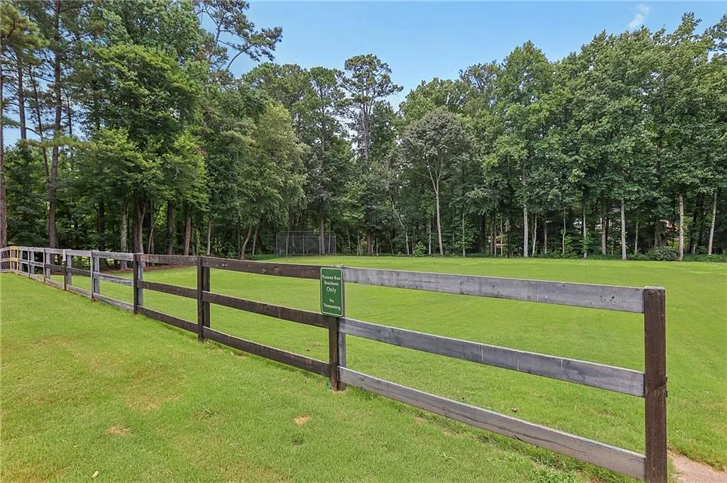 4 bed, 3.5 bath, 4522 sqft, $3,800 — Photo 1