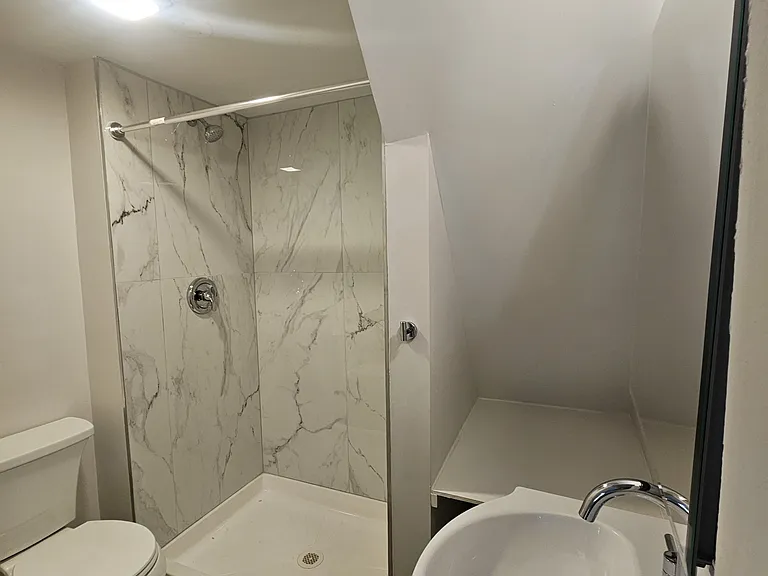 403 S 6th Ave — Photo 12