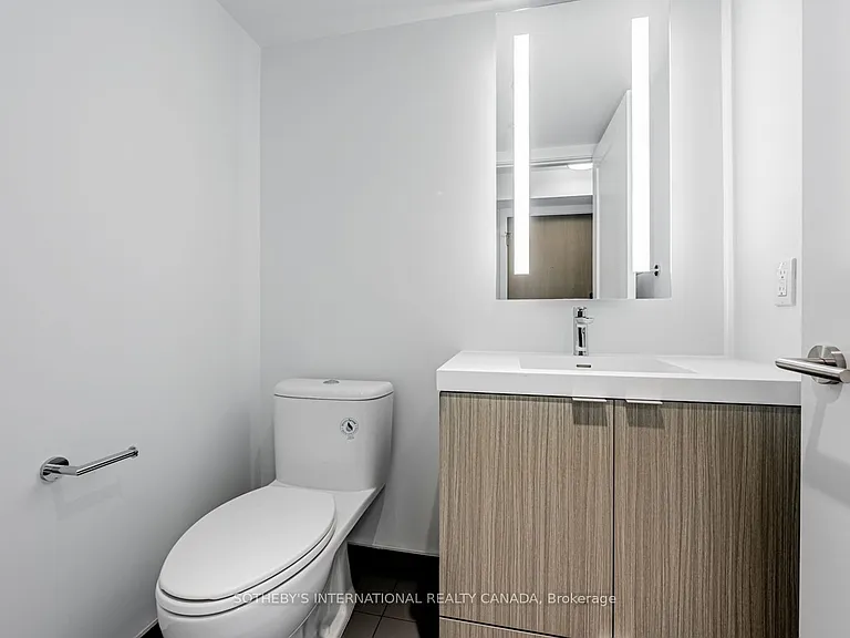 585 Bloor St E #2124 — Photo 20