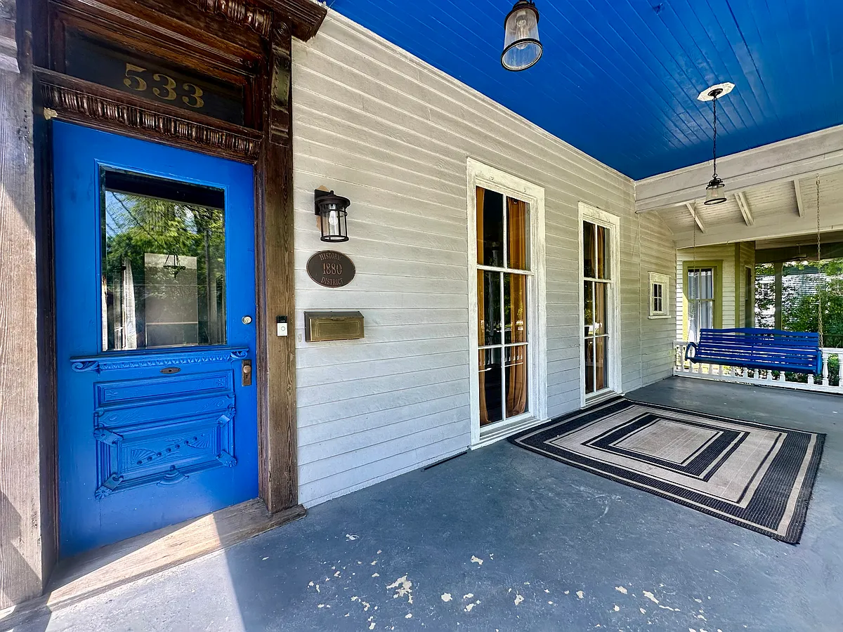 Front Porch - 533 1st Ave